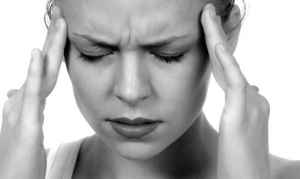 片頭痛は女性に多くみられる頭痛です。血管性の頭痛で、ズッキン、ズッキンと脈拍にあわせて脈打つように痛みます。成人の1割弱が片頭痛もちといわれます。